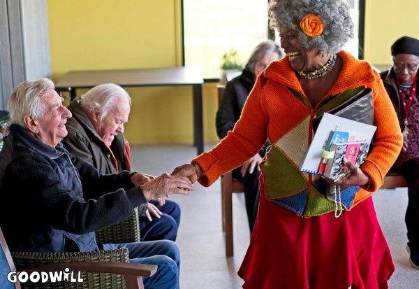 Gerda Havertong en bewoners van woonzorgcentrum Flora in Almere_Goodwill