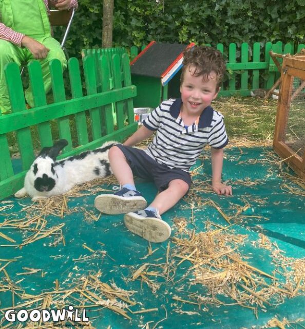 Knuffelen met een konijn_Goodwill.nl