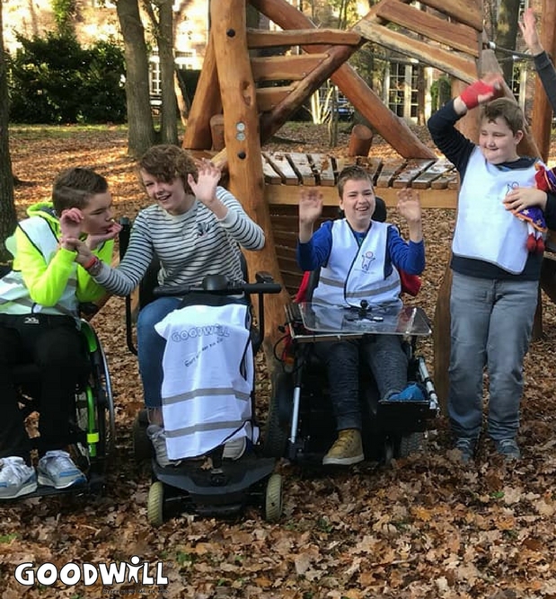 Cliënten van De Vlinderhof op vakantie naar De Efteling