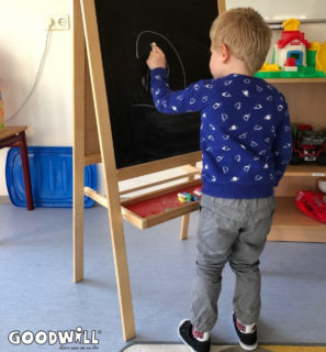 Het nieuwe tekenbord wordt uitgetest door kindje-Goodwill.nl