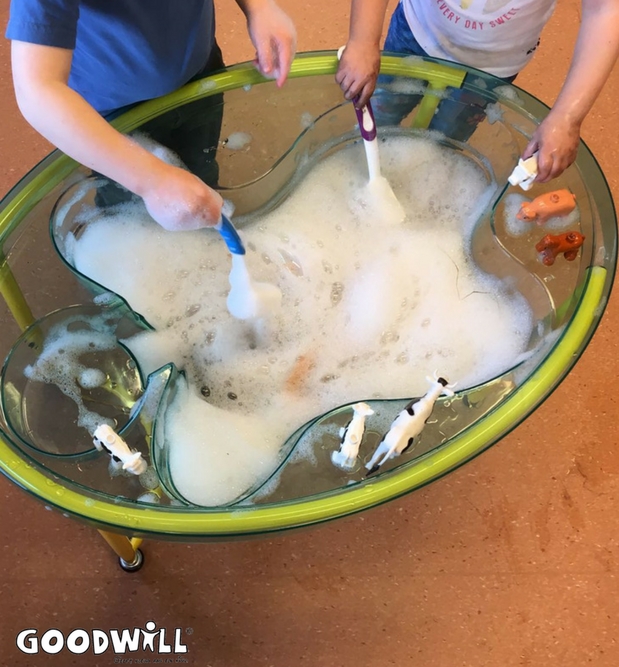 Nieuwe zand- en watertafel voor KDC de Rietpol