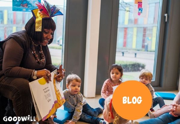 Gerda Havertong leest voor bij Kombino Kinderopvang