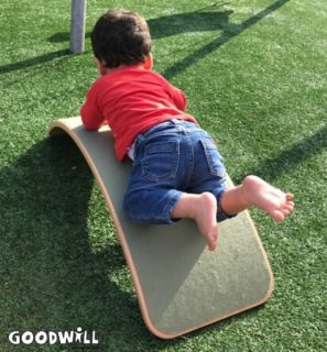 Kindje kruipt over de wobbel-Goodwill.nl