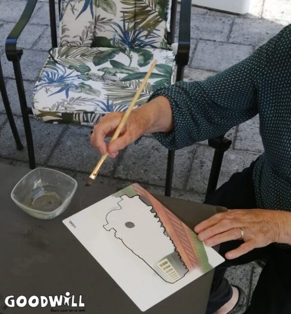 Schilderen met water in dementie zorgcentrum_Goodwill.nl