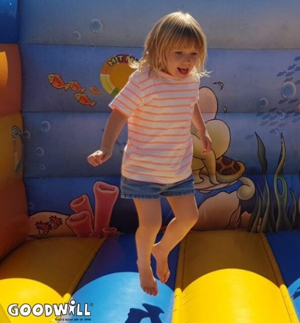 Lekker springen op het springkussen_Goodwill