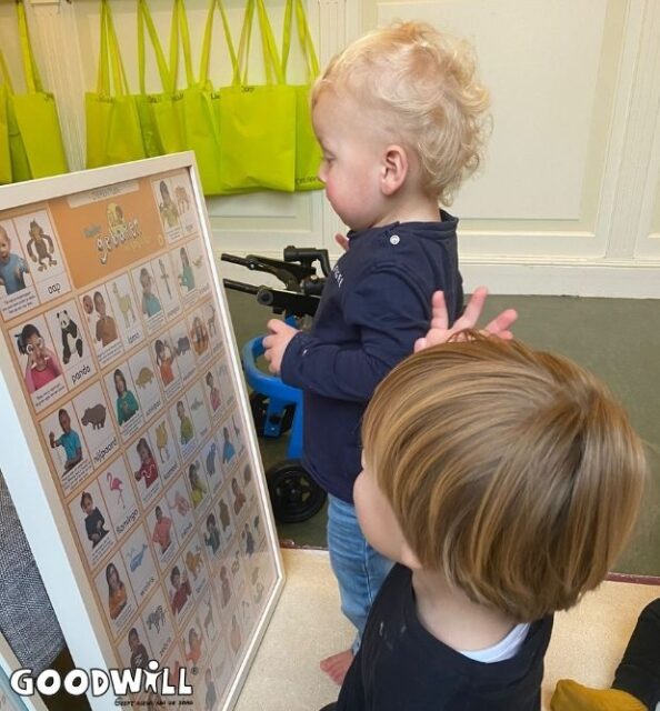 Kinderen bij de gebarentaal-poster_Goodwill.nl