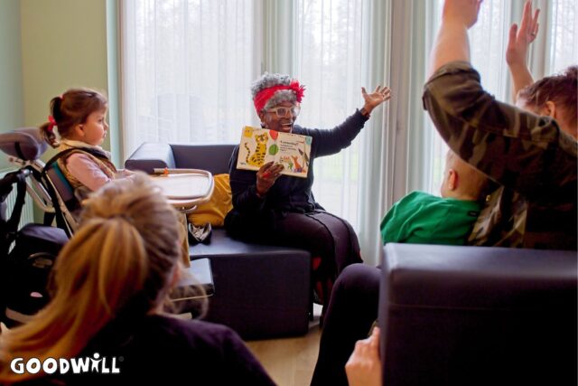 GerdaLentenHavertong leest voor bij De Biezenwaard