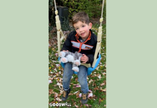 Sem op de schommel - Goodwill.nl