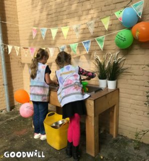 Lekker knoeien met water en zand - Goodwill Day
