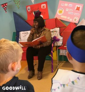 Gerda Havertong leest voor bij MKD Veendam