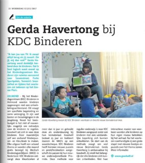 Artikel uit Nieuwsblad Traverse over het voorlezen door Gerda Havertong bij KDC Binderen in Helmond